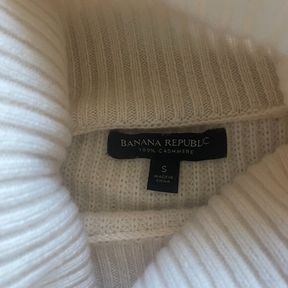 Banana Republic 100% Cashmere sweater - size S - Picture 2 of 3